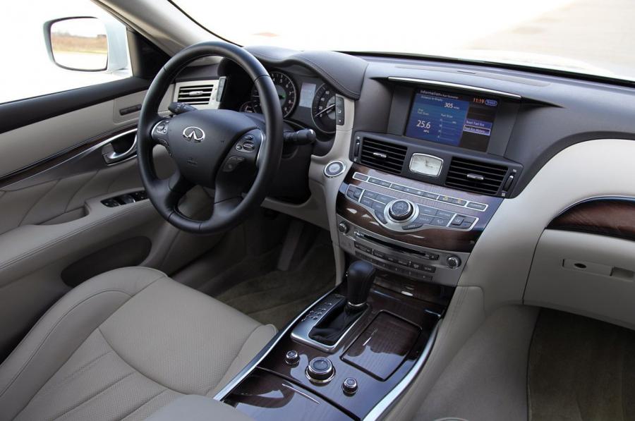 Infiniti M35h 2012 года  (фото 24 из 44)